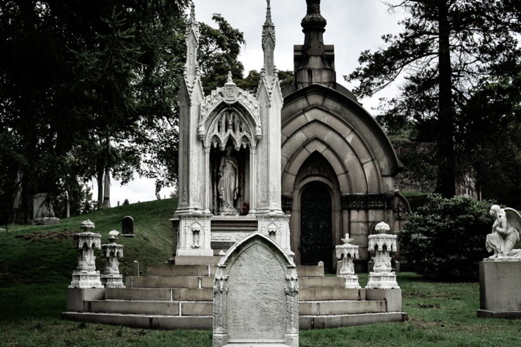 Spiritualists of Green-wood Cemetery